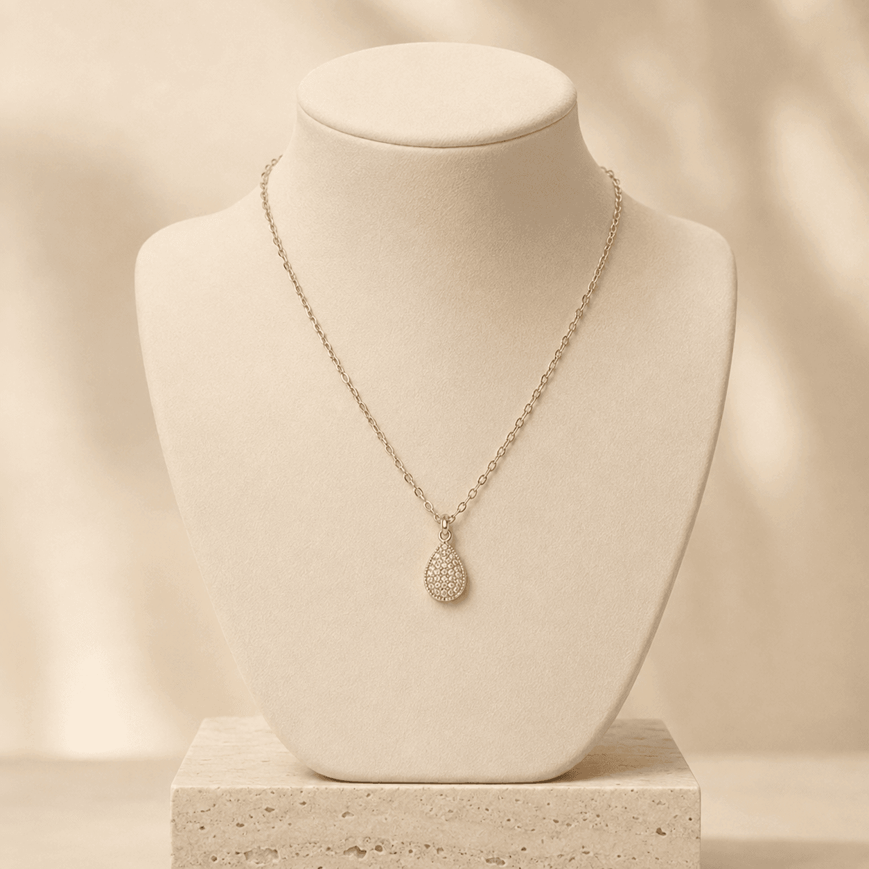Colar Gota Cravejado Banhado a Ouro 18k - imagem 2